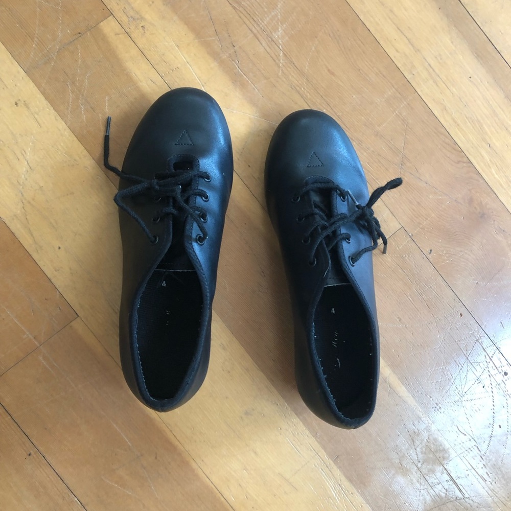 Kids leather Bloch tap shoes.